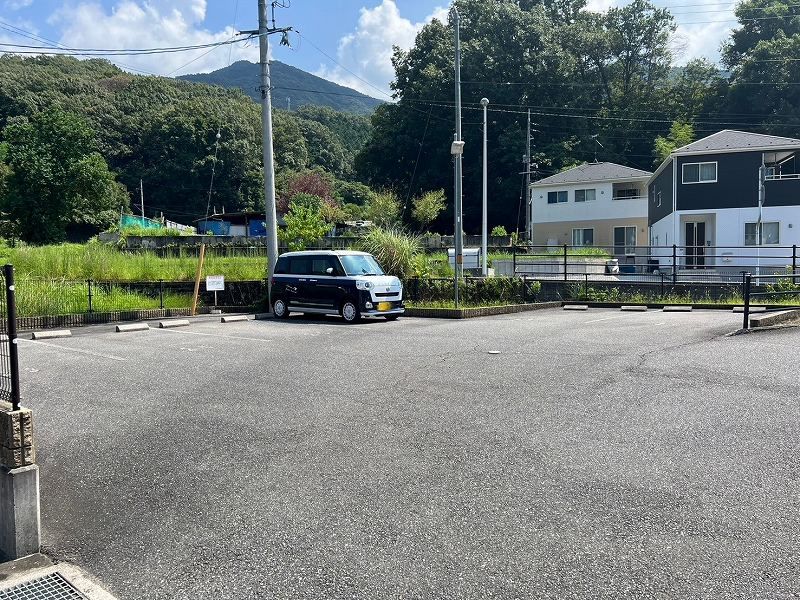 レオパレスコーラル可部東 駐車場