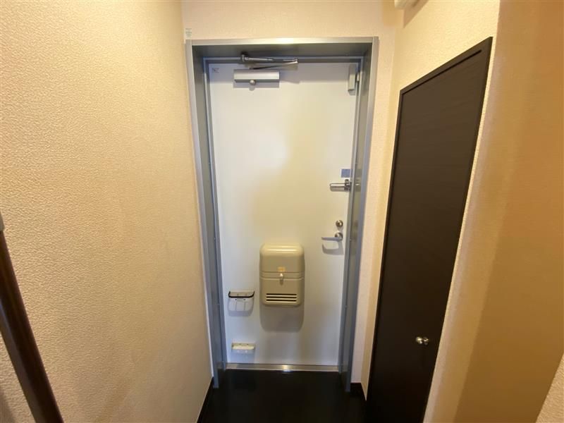 レオネクストニシダイ 玄関