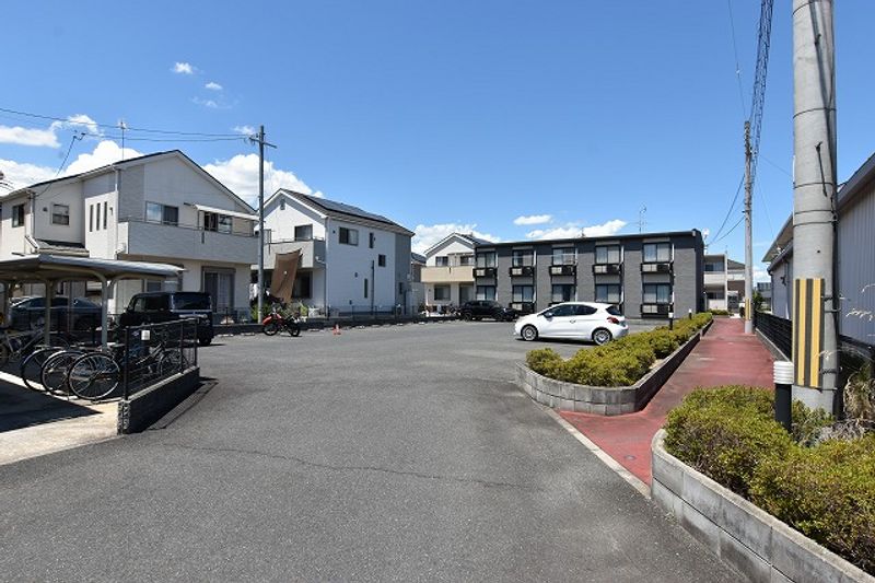 レオパレス悠 駐車場