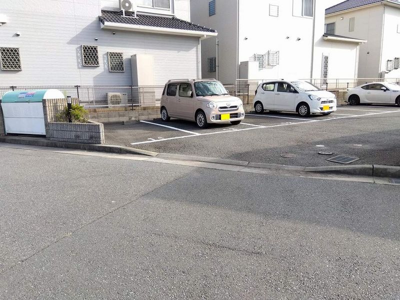 レオパレスアイ 駐車場