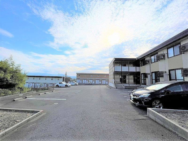 レオパレス大石 駐車場