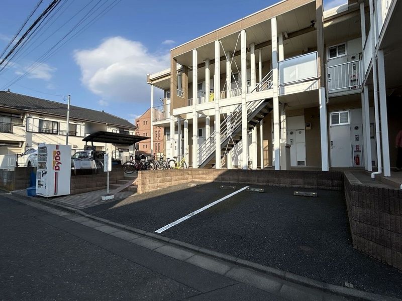 レオパレスクレエ 駐車場