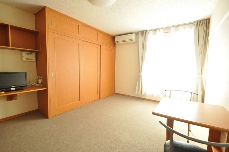 レオパレスフォレストヴィラ 居間