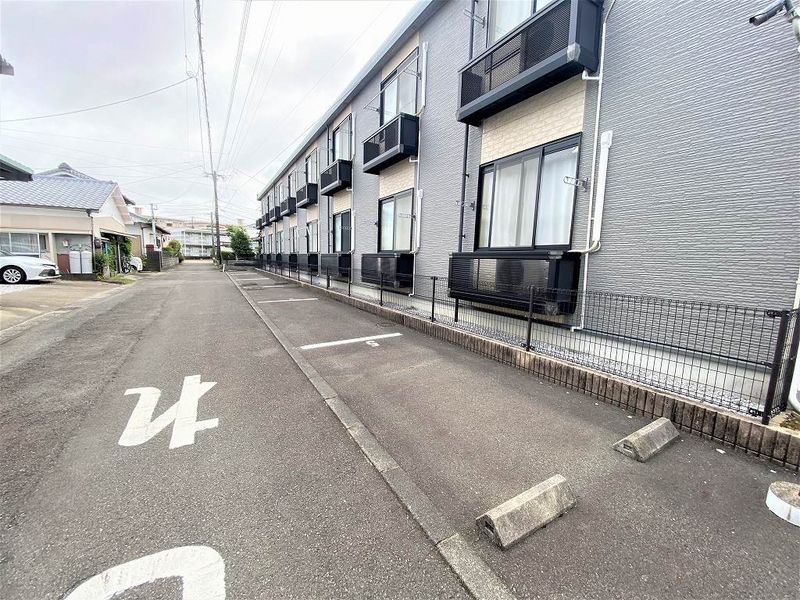レオパレス大宮 駐車場