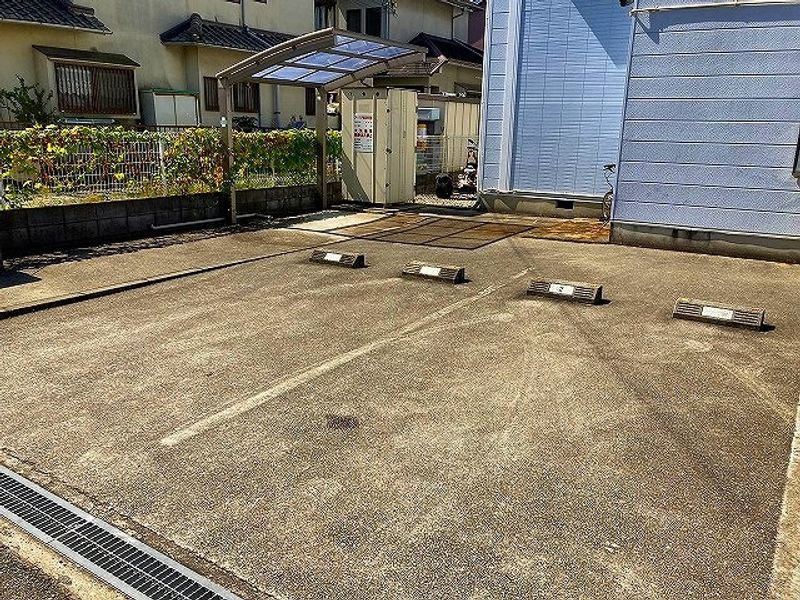 レオパレスアンシャンテ 駐車場