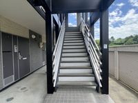 レオパレスクレシア エントランス