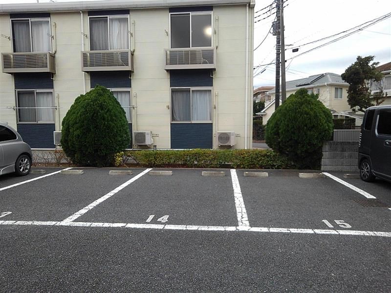 レオネクストひこうき雲 駐車場