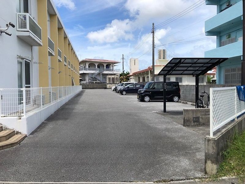 レオパレス西原 駐車場