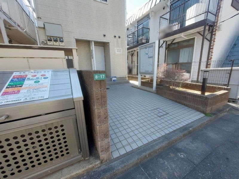 レオパレスルナ エントランス