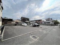 レオパレスさつき 駐車場