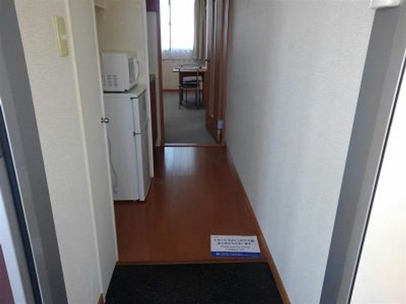 レオパレスミツハウス 玄関