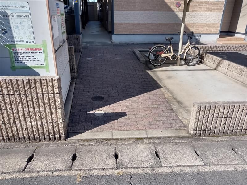 レオパレスサントラピーノ エントランス