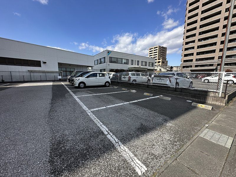 レオパレスプリメロ 駐車場