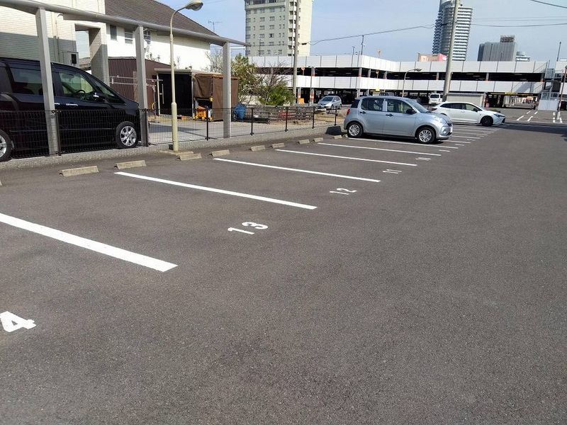 レオパレスメゾンドゥ　ベルヴュ 駐車場