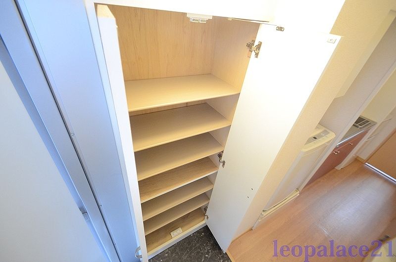 レオパレス勝山 収納