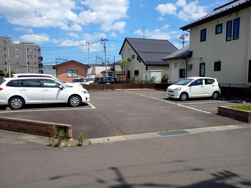 レオパレスリトルフラワーＢ 駐車場