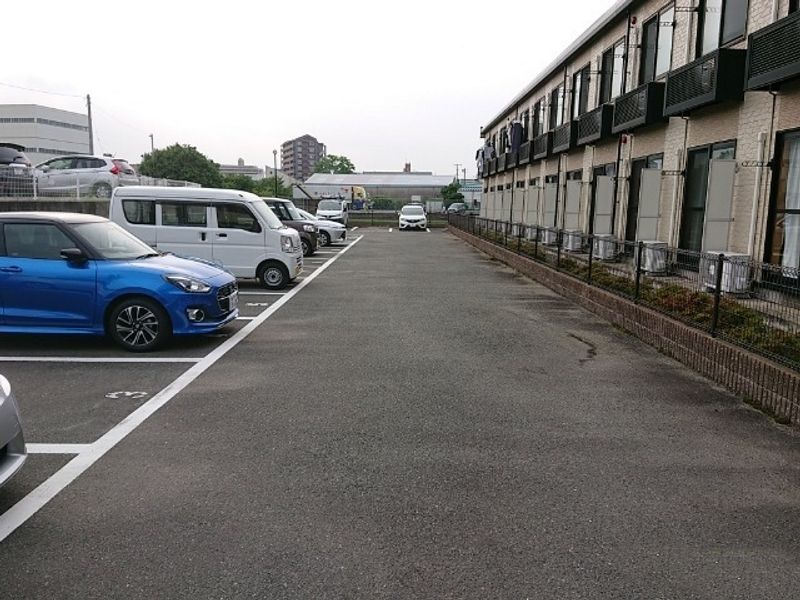 レオパレスメルベーユシャトー 駐車場