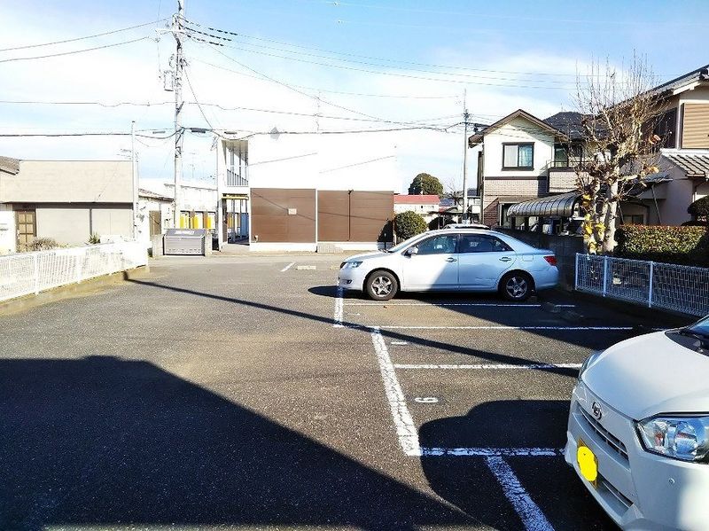 レオパレス２００２ 駐車場