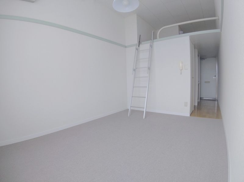 レオパレス諏訪 居間