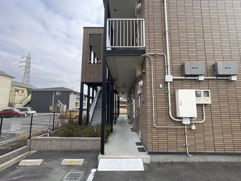 レオパレスリバージュ　くみの木 エントランス