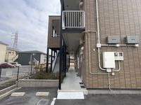 レオパレスリバージュ　くみの木 エントランス