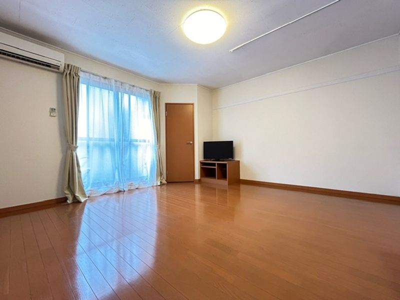 レオパレス一ノ宮 居間