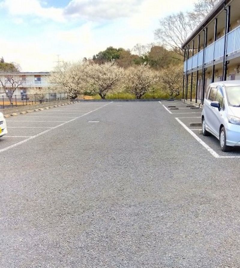 レオパレス沼南５ 駐車場