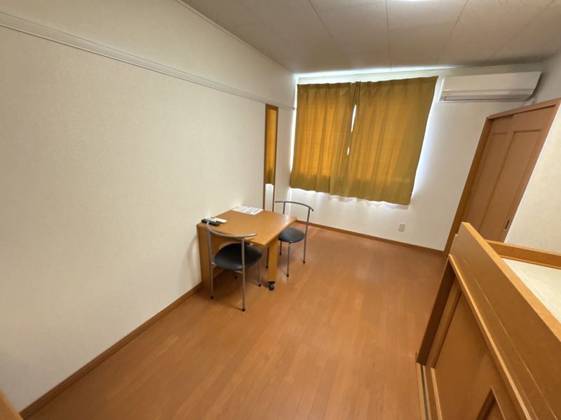 レオパレスラポール 居間