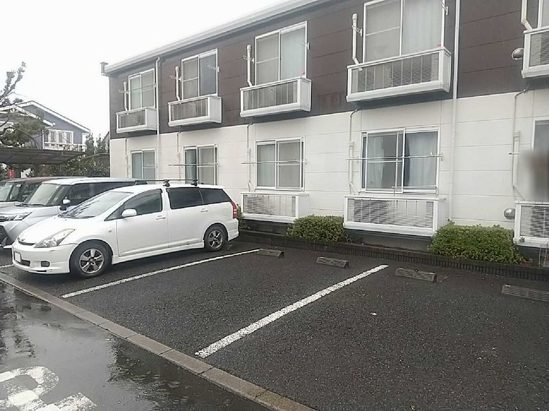 レオパレスウェアハウス 駐車場