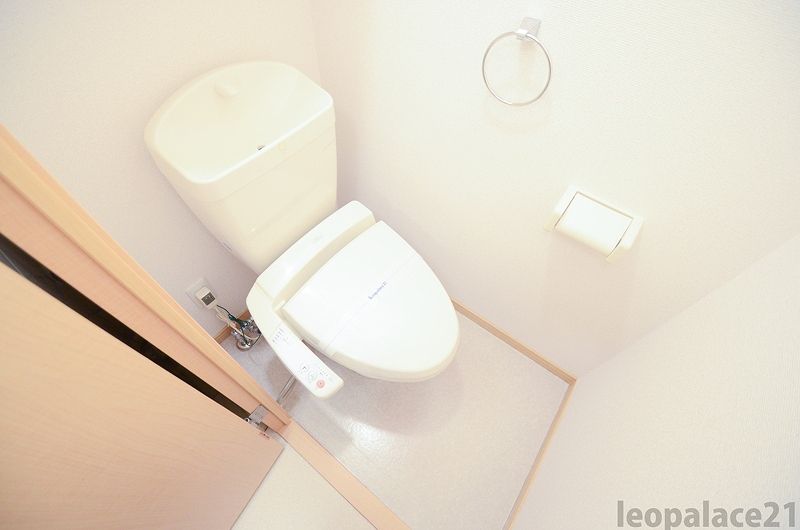 LEONEXT Shrine Red Toilet