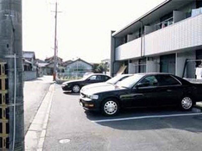 レオパレスエスペランセ 駐車場