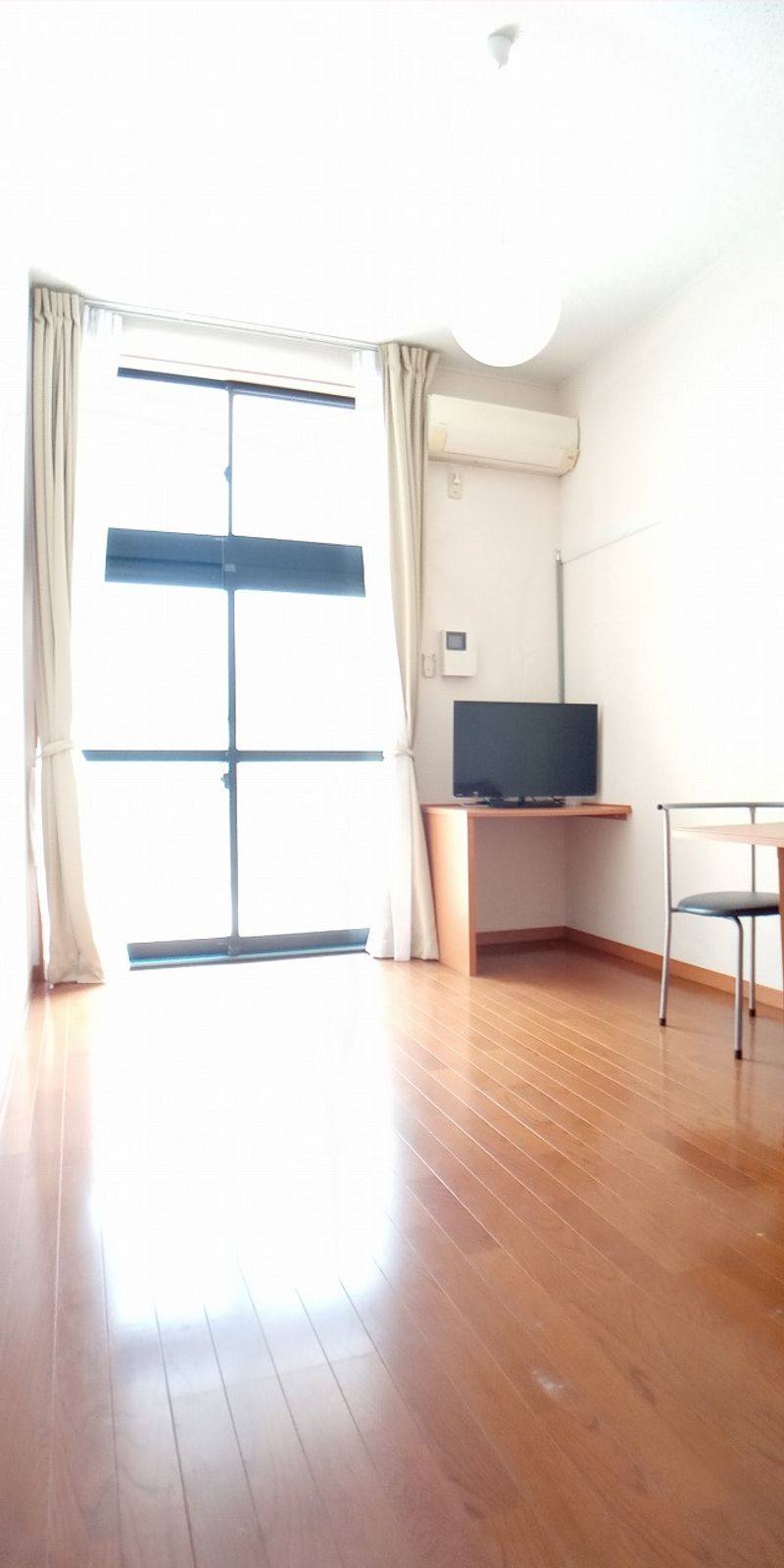 レオパレスヴェスト 居間
