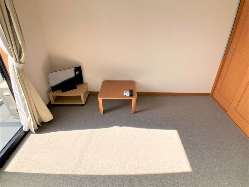 レオパレスシエスタ西郷屋敷 居間