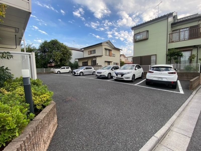 レオパレスサンフォレスト天沼 駐車場