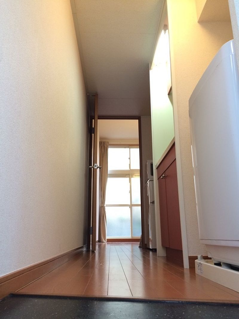 レオパレスバロン 玄関