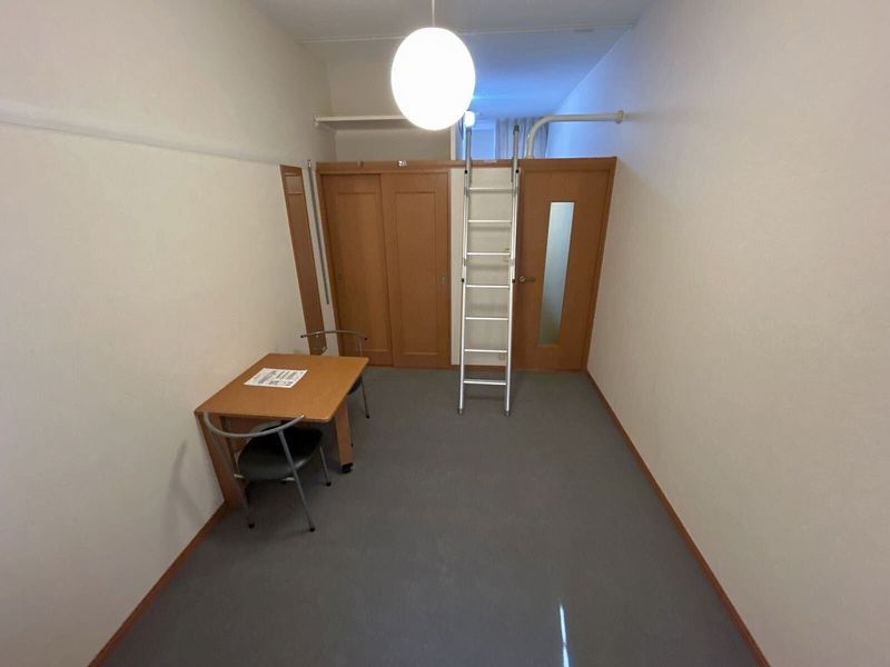 レオパレスグランプラス 居間