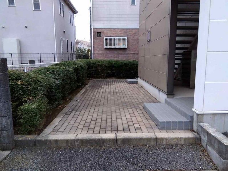 レオパレスナツミ エントランス