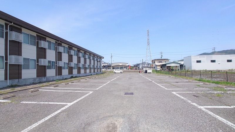 レオパレスミノフルール 駐車場