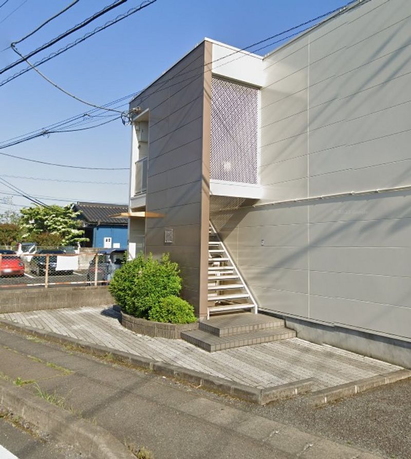 レオパレスロードサイド エントランス