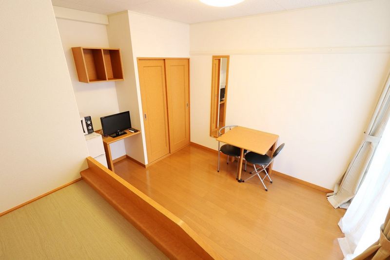 レオパレスサンシャインヒコネ 居間