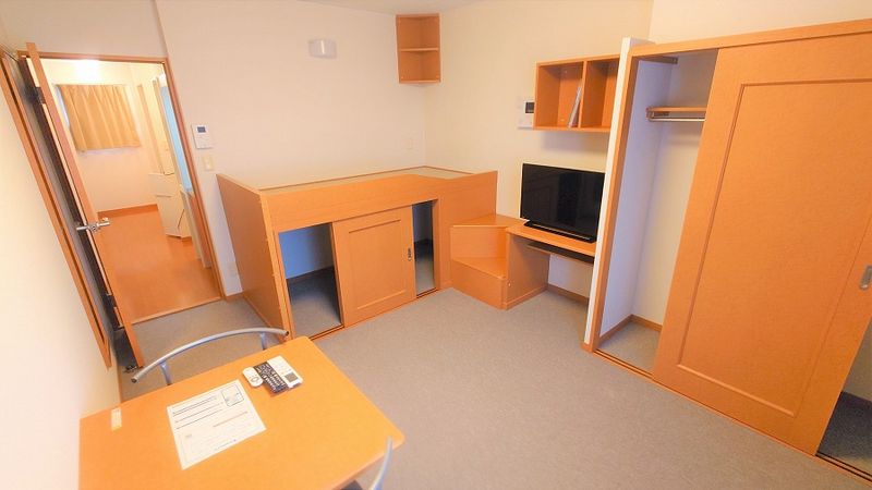 レオパレス梨の木 居間