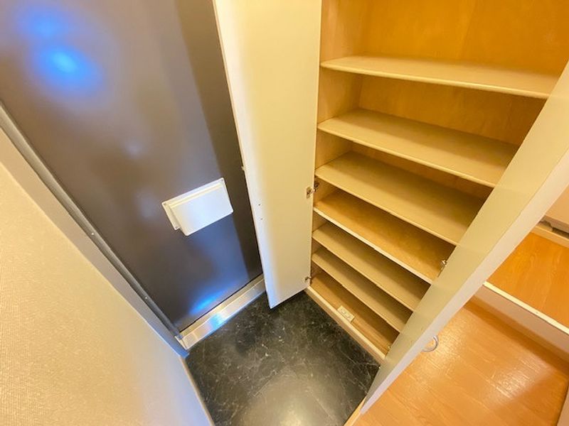 レオパレスルナ　ルミエール 玄関