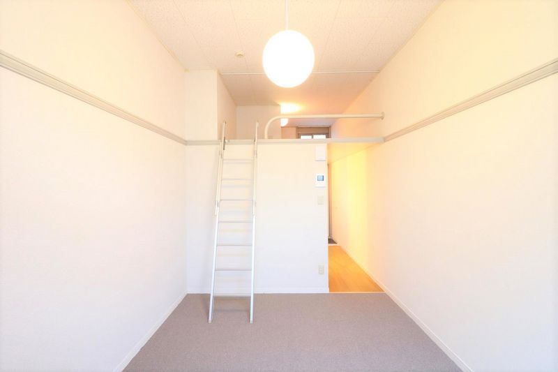 レオパレスグローバルＩ 居間