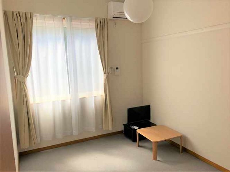 レオパレスコーワ２１ 居間