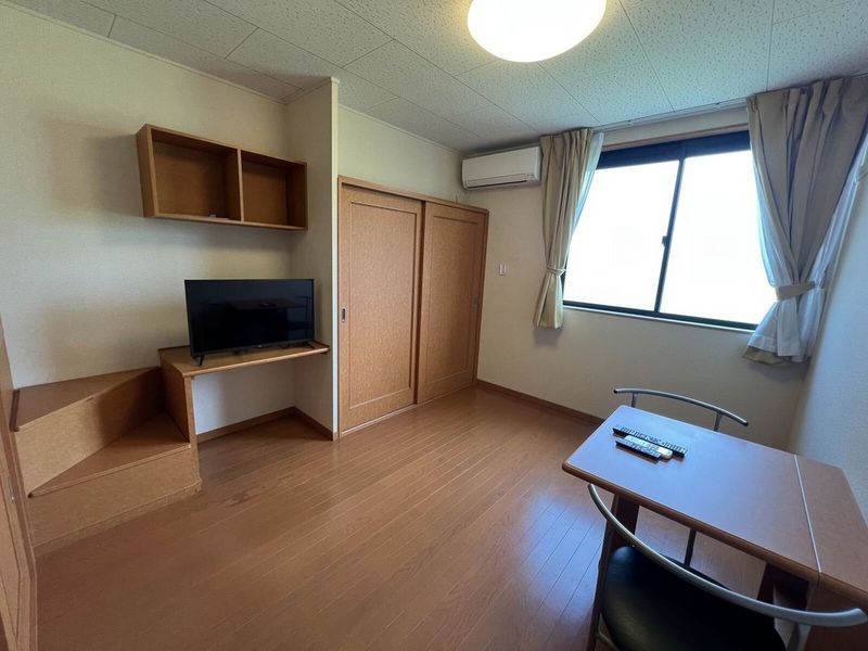 レオパレスクレシア 居間