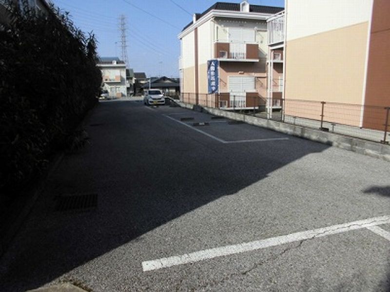 レオパレスＯＧＩＷＡＲＡ 駐車場