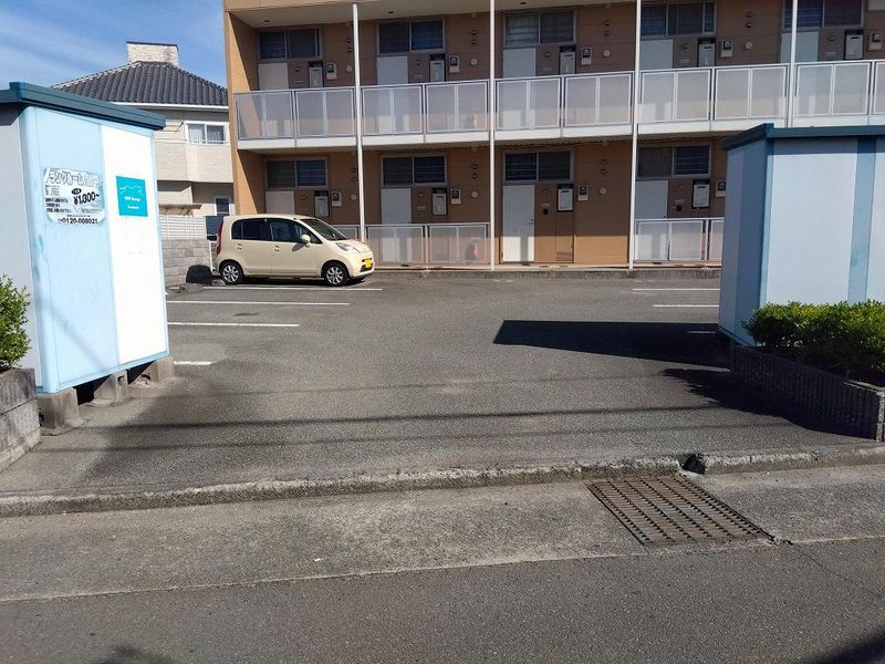 レオパレスレ・エスペランス 駐車場