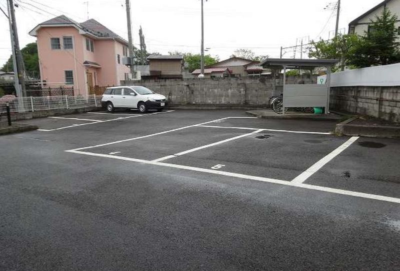 レオパレスＬｉｂｅｒｔｙＢｅｌｌ 駐車場