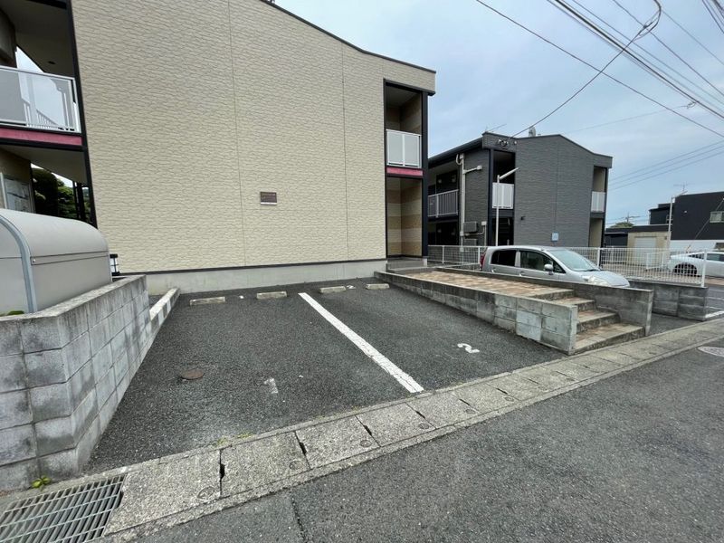 レオパレスルーチェ 駐車場