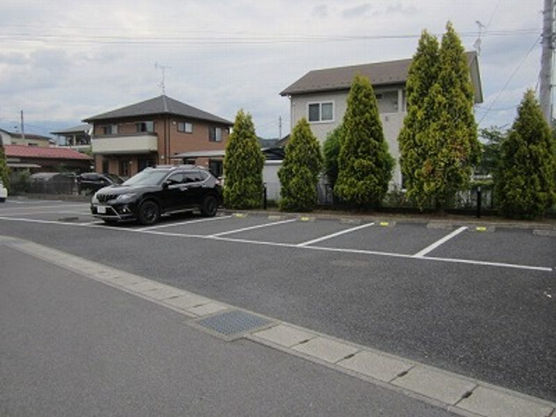レオパレス雅 駐車場